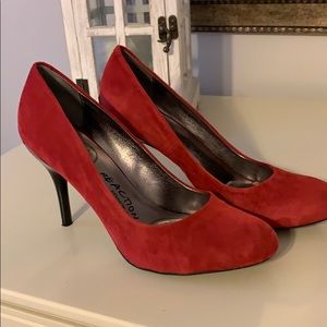 FINAL PRICE Kenneth Cole red suede Pumps
